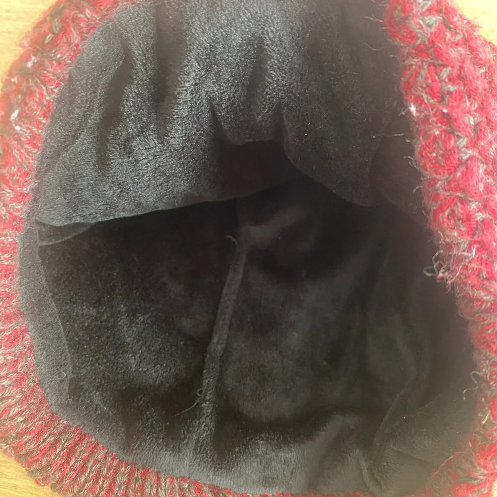 Cozy Burgundy Knit Beanie‎ with Pom Pom Fleece Lined Women’s Preloved